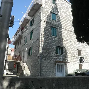 Periko Pensión Split